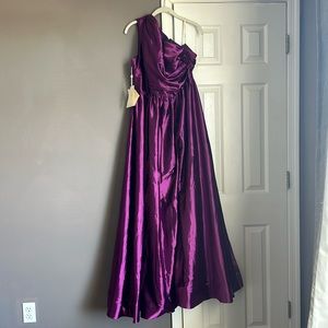 Women’s one shoulder satin gown in orchid